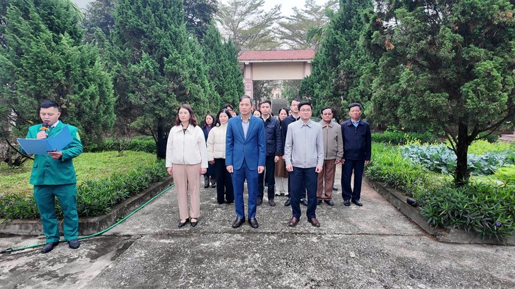 Các đồng chí lãnh đạo xã An Khánh viếng nghĩa trang liệt sĩ nhân dịp Tết Nguyên đán Bính Ngọ 2026- Ảnh 8.