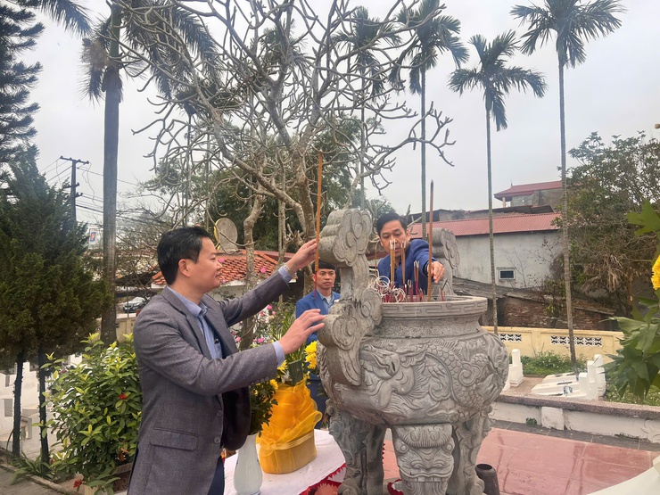 XÃ ỨNG THIÊN DÂNG HƯƠNG TƯỞNG NIỆM CÁC ANH HÙNG LIỆT SĨ NHÂN DỊP TẾT NGUYÊN ĐÁN BÍNH NGỌ 2026- Ảnh 4.