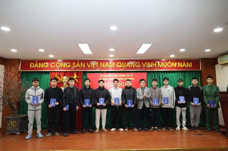 Hội đồng NVQS phường Yên Sở tổ chức hội nghị gặp mặt quân nhân hoàn thành thời gian phục vụ tại ngũ, xuất ngũ về địa phương và động viên giao nhiệm vụ cho công dân lên đường nhập ngũ năm 2026.- Ảnh 3.