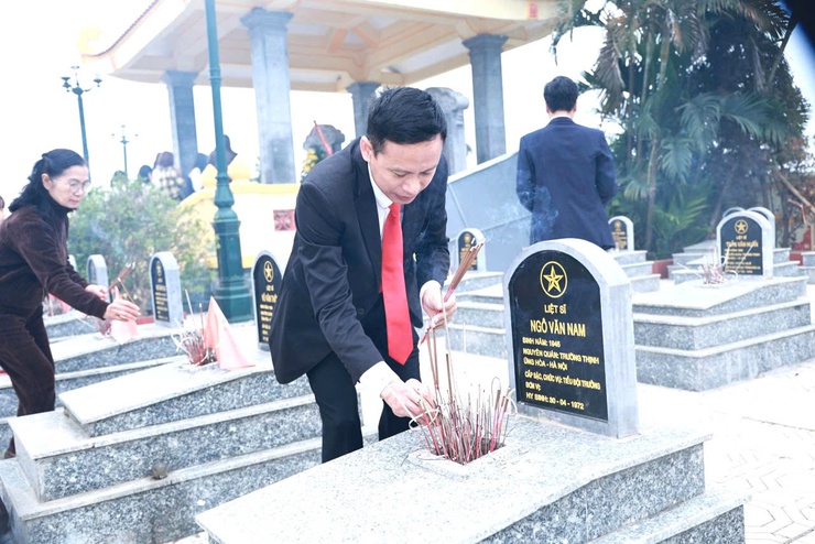 XÃ ỨNG THIÊN DÂNG HƯƠNG TƯỞNG NIỆM CÁC ANH HÙNG LIỆT SĨ NHÂN DỊP TẾT NGUYÊN ĐÁN BÍNH NGỌ 2026- Ảnh 14.