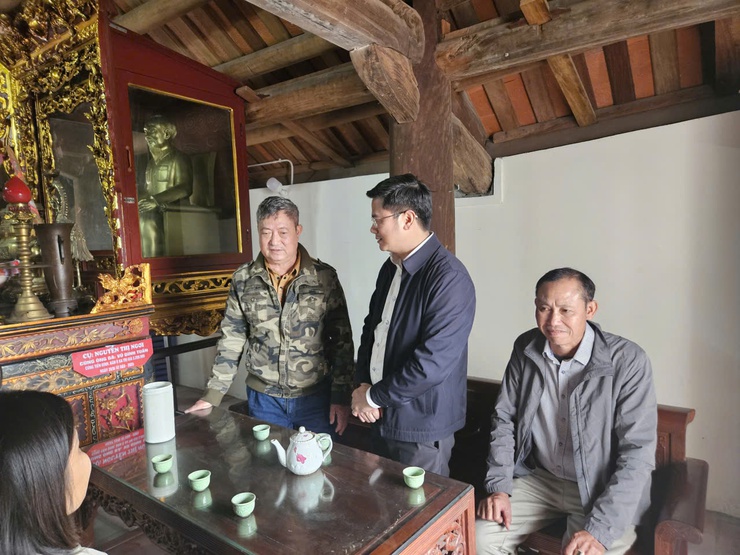 Hướng về cội nguồn: Tặng quà Tết tại Di tích Lịch sử - Văn hóa trên địa bàn xã Bình Minh- Ảnh 4.