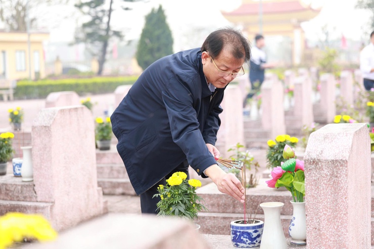 XÃ ỨNG THIÊN DÂNG HƯƠNG TƯỞNG NIỆM CÁC ANH HÙNG LIỆT SĨ NHÂN DỊP TẾT NGUYÊN ĐÁN BÍNH NGỌ 2026- Ảnh 11.