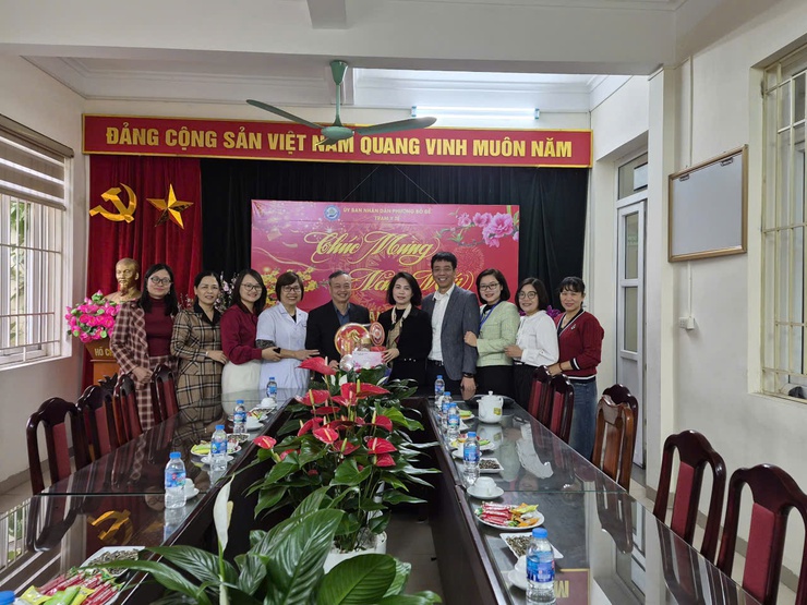 Lãnh đạo phường thăm, động viên, chúc Tết các đơn vị làm nhiệm vụ phục vụ Tết trên địa bàn- Ảnh 4.