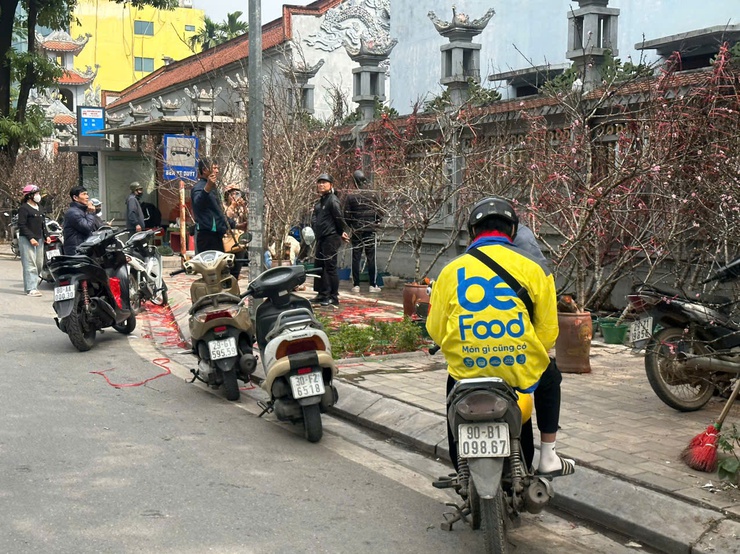 Thời tiết ngày 13/2: Hà Nội sáng và đêm có mưa phùn và sương mù, trưa chiều hửng nắng nhẹ. Sáng và đêm trời rét.- Ảnh 1.