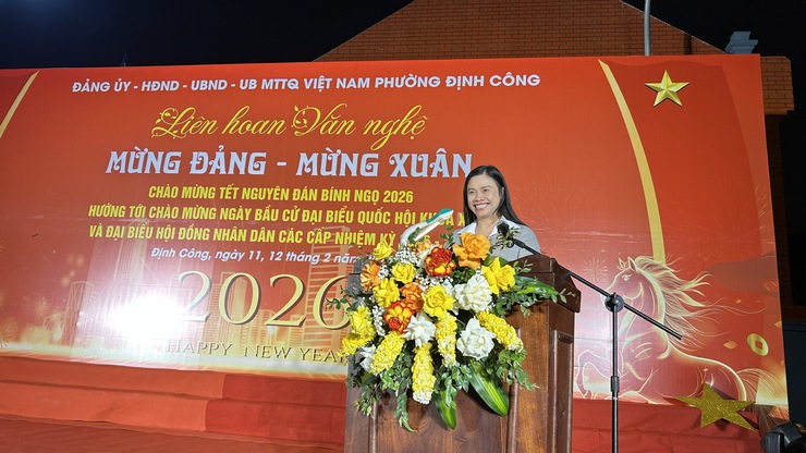 PHƯỜNG ĐỊNH CÔNG: LAN TỎA KHÍ THẾ "NGÀY HỘI NON SÔNG" VÀ ĐỢT CAO ĐIỂM TUYÊN TRUYỀN BẦU CỬ QUA LỜI CA DÂNG ĐẢNG- Ảnh 2.