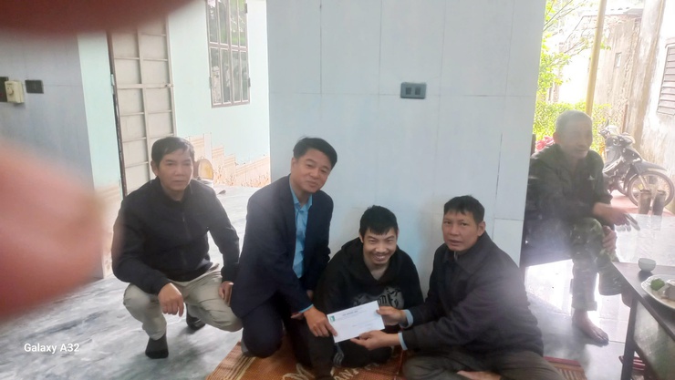 Chi hội Người mù liên xã Chương Mỹ;  tặng quà Tết cho người khiếm thị tại xã Quảng Bị; Anh Nguyễn Văn Đoàn cùng nhóm phóng sinh thiện nguyện tặng quà Tết cho hộ có hoàn cảnh khó khăn- Ảnh 1.