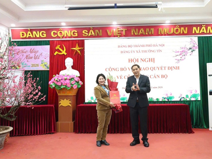 Xã Thường Tín công bố và trao Quyết định về công tác cán bộ - Ảnh 1.