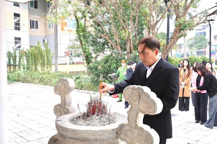 Xã Thường Tín tổ chức Lễ dâng hương tưởng niệm các Anh hùng liệt sĩ nhân dịp Tết Nguyên Đán Bính Ngọ 2026- Ảnh 3.