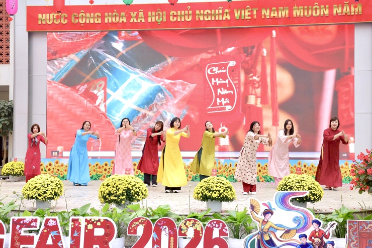 TRƯỜNG THCS THƯ LÂM TỔ CHỨC CHƯƠNG TRÌNH HỘI XUÂN 2026 VỚI CHỦ ĐỀ “HÀNH TRÌNH DI SẢN – KHÁT VỌNG VƯƠN XA”
- Ảnh 14.