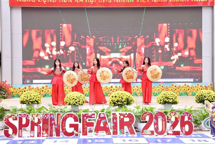TRƯỜNG THCS THƯ LÂM TỔ CHỨC CHƯƠNG TRÌNH HỘI XUÂN 2026 VỚI CHỦ ĐỀ “HÀNH TRÌNH DI SẢN – KHÁT VỌNG VƯƠN XA”
- Ảnh 11.