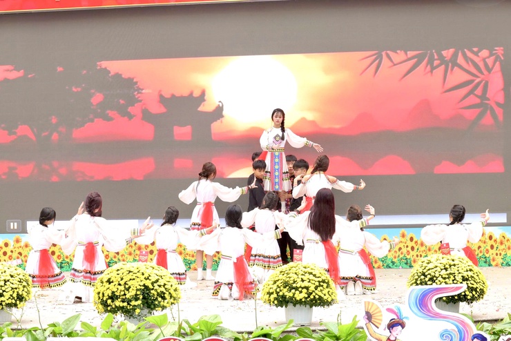 TRƯỜNG THCS THƯ LÂM TỔ CHỨC CHƯƠNG TRÌNH HỘI XUÂN 2026 VỚI CHỦ ĐỀ “HÀNH TRÌNH DI SẢN – KHÁT VỌNG VƯƠN XA”
- Ảnh 13.