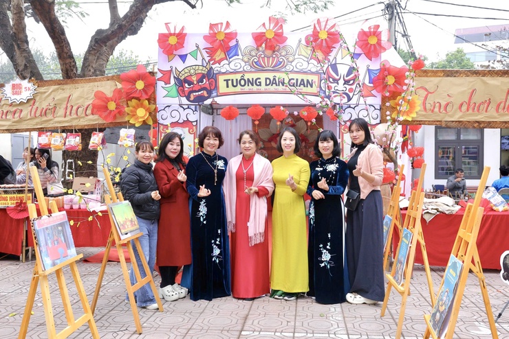 TRƯỜNG THCS THƯ LÂM TỔ CHỨC CHƯƠNG TRÌNH HỘI XUÂN 2026 VỚI CHỦ ĐỀ “HÀNH TRÌNH DI SẢN – KHÁT VỌNG VƯƠN XA”
- Ảnh 15.