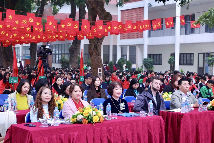 TRƯỜNG THCS THƯ LÂM TỔ CHỨC CHƯƠNG TRÌNH HỘI XUÂN 2026 VỚI CHỦ ĐỀ “HÀNH TRÌNH DI SẢN – KHÁT VỌNG VƯƠN XA”
- Ảnh 6.