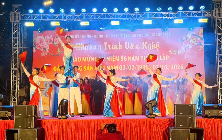 Thanh Liệt: Ấn tượng đêm văn nghệ thứ 2 chào mừng 96 năm Ngày thành lập Đảng Cộng sản Việt Nam- Ảnh 3.