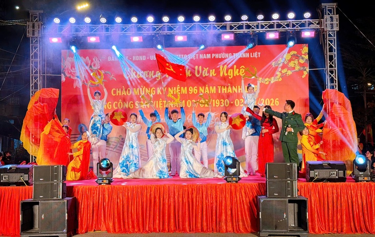 Thanh Liệt: Ấn tượng đêm văn nghệ thứ 2 chào mừng 96 năm Ngày thành lập Đảng Cộng sản Việt Nam- Ảnh 7.