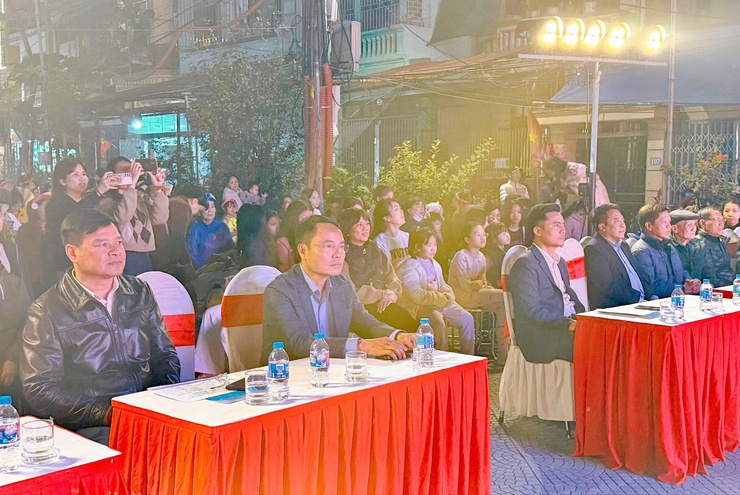 Thanh Liệt: Ấn tượng đêm văn nghệ thứ 2 chào mừng 96 năm Ngày thành lập Đảng Cộng sản Việt Nam- Ảnh 1.