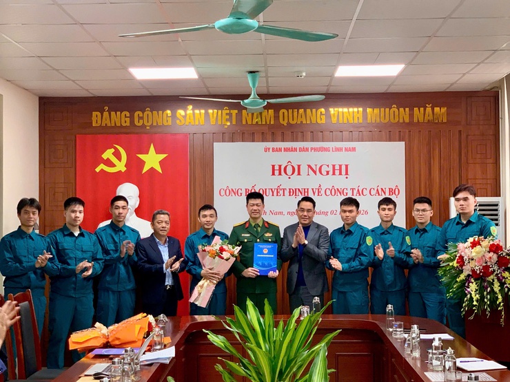 Phường Lĩnh Nam công bố các Quyết định về công tác cán bộ- Ảnh 3.