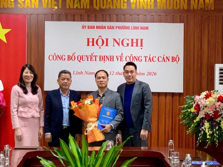 Phường Lĩnh Nam công bố các Quyết định về công tác cán bộ- Ảnh 2.