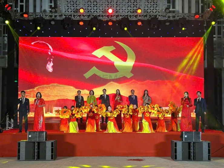 TƯNG BỪNG CHƯƠNG TRÌNH NGHỆ THUẬT " ĐẢNG – MÙA XUÂN – DÂN TỘC" TẠI XÃ SÓC SƠN- Ảnh 3.