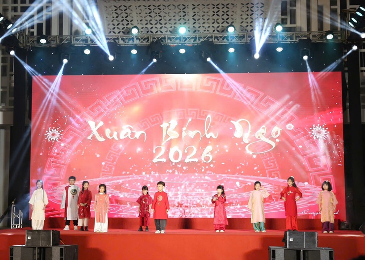 TƯNG BỪNG CHƯƠNG TRÌNH NGHỆ THUẬT " ĐẢNG – MÙA XUÂN – DÂN TỘC" TẠI XÃ SÓC SƠN- Ảnh 7.