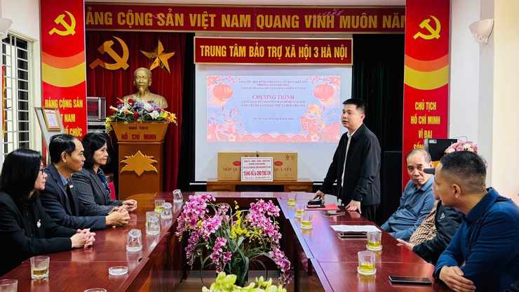 Phường Xuân Phương chủ trì phối hợp cùng Câu lạc bộ Giám đốc Cụm công nghiệp Từ Liêm tặng quà Tết tại Trung tâm Bảo trợ xã hội số 3- Ảnh 2.