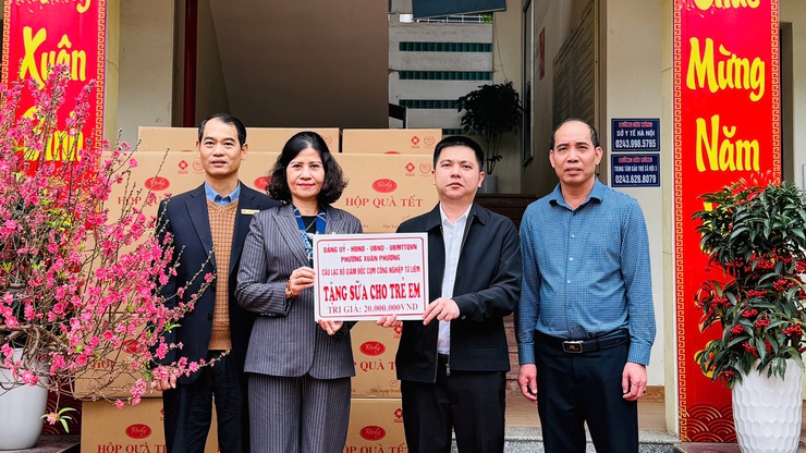 Phường Xuân Phương chủ trì phối hợp cùng Câu lạc bộ Giám đốc Cụm công nghiệp Từ Liêm tặng quà Tết tại Trung tâm Bảo trợ xã hội số 3- Ảnh 7.