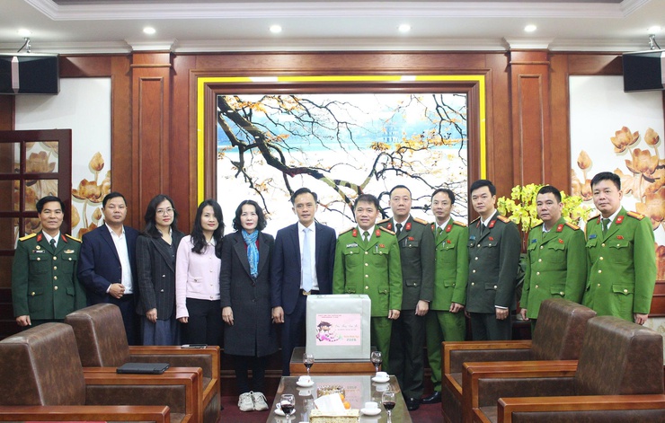 Đồng chí Phí Minh Hải – Bí thư Đảng ủy phường Chương Mỹ thăm, tặng quà các đơn vị và điểm di tích nhân dịp Tết Nguyên đán Bình Ngọ 2026- Ảnh 2.