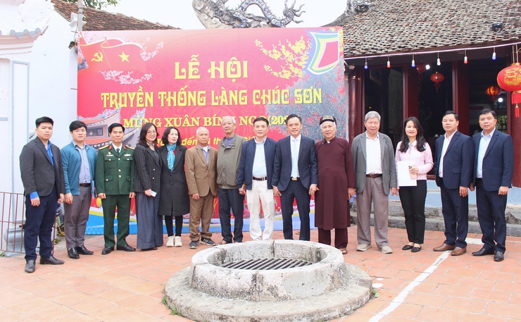 Đồng chí Phí Minh Hải – Bí thư Đảng ủy phường Chương Mỹ thăm, tặng quà các đơn vị và điểm di tích nhân dịp Tết Nguyên đán Bình Ngọ 2026- Ảnh 3.