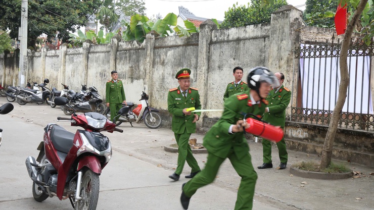 Tam Hưng tổ chức tuyên truyền pháp luật về ANTT, PCCC và thực tập phương án chữa cháy, CNCH phục vụ Lễ hội Chùa Bối Khê năm 2026- Ảnh 8.