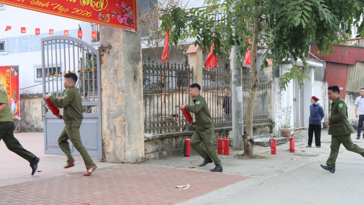 Tam Hưng tổ chức tuyên truyền pháp luật về ANTT, PCCC và thực tập phương án chữa cháy, CNCH phục vụ Lễ hội Chùa Bối Khê năm 2026- Ảnh 4.