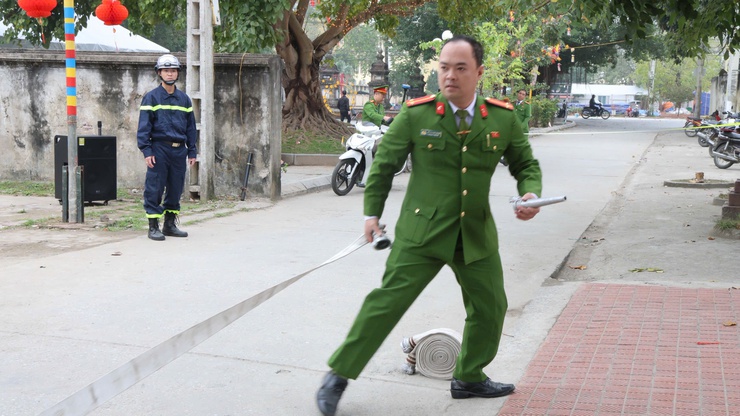 Tam Hưng tổ chức tuyên truyền pháp luật về ANTT, PCCC và thực tập phương án chữa cháy, CNCH phục vụ Lễ hội Chùa Bối Khê năm 2026- Ảnh 7.