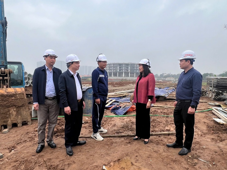 LÃNH ĐẠO PHƯỜNG TÂY MỖ KIỂM TRA TIẾN ĐỘ VÀ ĐỘNG VIÊN ĐƠN VỊ THI CÔNG DỰ ÁN ĐƯỜNG 70- Ảnh 1.