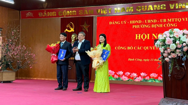 UBND phường Định Công công bố quyết định cán bộ và triển khai nhiệm vụ trực Tết Bính Ngọ 2026- Ảnh 1.