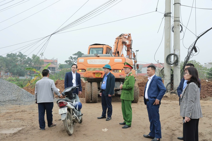 Phú Nghĩa bảo vệ thi công phục vụ Dự án cải tạo, nâng cấp Quốc lộ 6 nâng cấp, mở rộng Quốc lộ 6 đoạn Ba La - Xuân Mai qua thôn Đồi 3 - Ảnh 1. Phú Nghĩa bảo vệ thi công phục vụ Dự án cải tạo, nâng cấp Quốc lộ 6 nâng cấp, mở rộng Quốc lộ 6 đoạn Ba La - Xuân Mai qua thôn Đồi 3 - Ảnh 1.