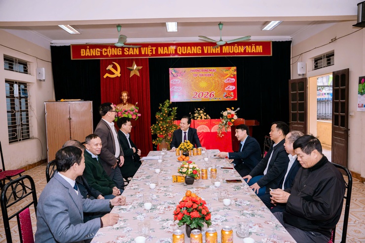 ĐOÀN LÃNH ĐẠO ĐẢNG ỦY - HĐND - UBND - ỦY BAN MTTQ VIỆT NAM PHƯỜNG THĂM VÀ TẶNG QUÀ CÁC TỔ DÂN PHỐ TRÊN ĐỊA BÀN PHƯỜNG VÀ CÁC CÔNG AN PHƯỜNG, QUÂN SỰ PHƯỜNG VÀ TRẠM YẾ PHƯỜNG NHÂN DỊP TẾT NGUYÊN ĐÁN BÍNH NGỌ 2026.- Ảnh 1.