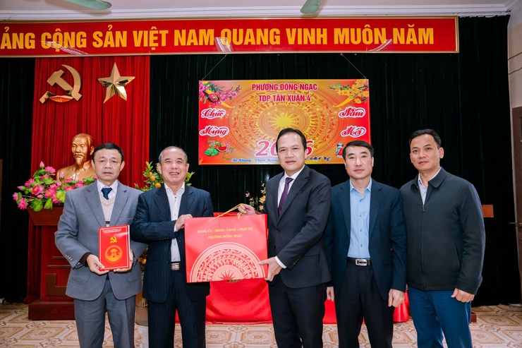 ĐOÀN LÃNH ĐẠO ĐẢNG ỦY - HĐND - UBND - ỦY BAN MTTQ VIỆT NAM PHƯỜNG THĂM VÀ TẶNG QUÀ CÁC TỔ DÂN PHỐ TRÊN ĐỊA BÀN PHƯỜNG VÀ CÁC CÔNG AN PHƯỜNG, QUÂN SỰ PHƯỜNG VÀ TRẠM YẾ PHƯỜNG NHÂN DỊP TẾT NGUYÊN ĐÁN BÍNH NGỌ 2026.- Ảnh 2.