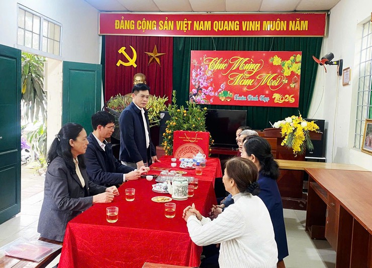 ĐOÀN LÃNH ĐẠO ĐẢNG ỦY - HĐND - UBND - ỦY BAN MTTQ VIỆT NAM PHƯỜNG THĂM VÀ TẶNG QUÀ CÁC TỔ DÂN PHỐ TRÊN ĐỊA BÀN PHƯỜNG VÀ CÁC CÔNG AN PHƯỜNG, QUÂN SỰ PHƯỜNG VÀ TRẠM YẾ PHƯỜNG NHÂN DỊP TẾT NGUYÊN ĐÁN BÍNH NGỌ 2026.- Ảnh 20.