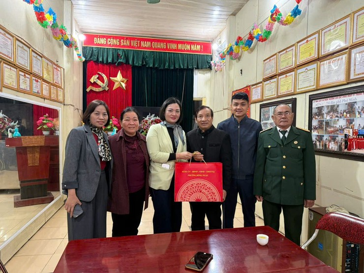 ĐOÀN LÃNH ĐẠO ĐẢNG ỦY - HĐND - UBND - ỦY BAN MTTQ VIỆT NAM PHƯỜNG THĂM VÀ TẶNG QUÀ CÁC TỔ DÂN PHỐ TRÊN ĐỊA BÀN PHƯỜNG VÀ CÁC CÔNG AN PHƯỜNG, QUÂN SỰ PHƯỜNG VÀ TRẠM YẾ PHƯỜNG NHÂN DỊP TẾT NGUYÊN ĐÁN BÍNH NGỌ 2026.- Ảnh 21.