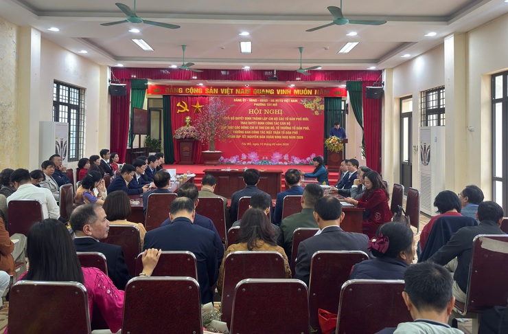 Đảng ủy phường Tây Mỗ công bố và trao quyết định về công tác cán bộ- Ảnh 2.