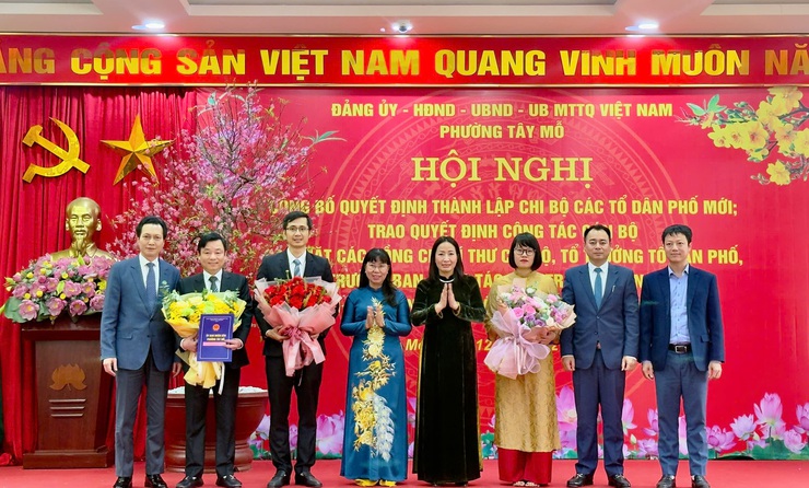 Đảng ủy phường Tây Mỗ công bố và trao quyết định về công tác cán bộ- Ảnh 3.