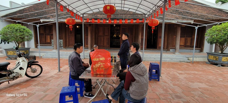 Hướng về cội nguồn: Tặng quà Tết tại Di tích Lịch sử - Văn hóa trên địa bàn xã Bình Minh- Ảnh 6.