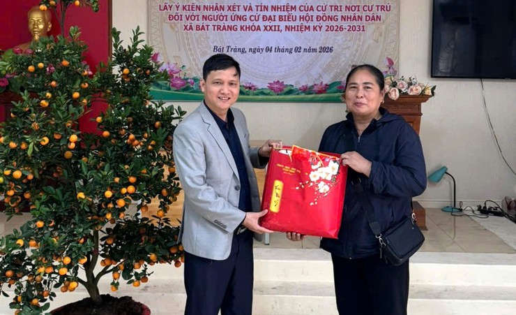 Lãnh đạo xã Bát Tràng thăm, tặng quà các thôn trên địa bàn xã- Ảnh 9.