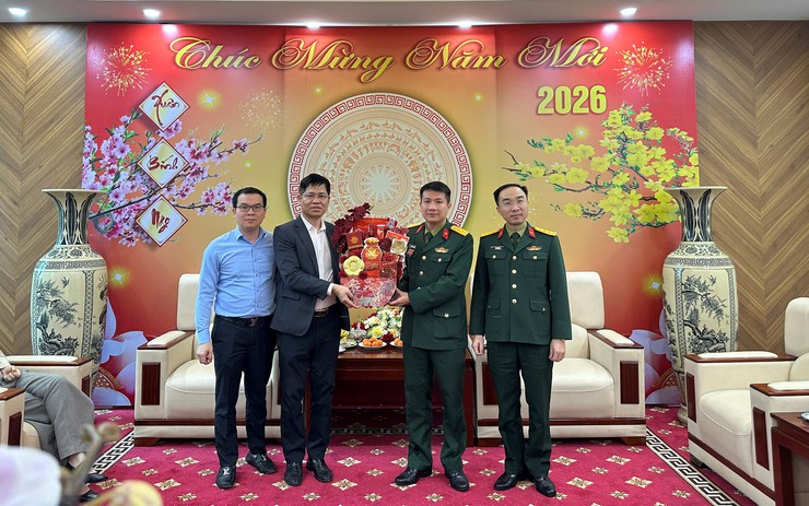 Lãnh đạo xã Bát Tràng thăm, tặng quà các thôn trên địa bàn xã- Ảnh 3.