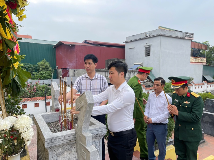 Lãnh đạo xã Tam Hưng dâng hương tưởng niệm đầu Xuân Bính Ngọ 2026, tri ân Chủ tịch Hồ Chí Minh và các Anh hùng liệt sĩ- Ảnh 11.