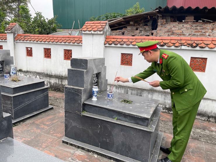 Lãnh đạo xã Tam Hưng dâng hương tưởng niệm đầu Xuân Bính Ngọ 2026, tri ân Chủ tịch Hồ Chí Minh và các Anh hùng liệt sĩ- Ảnh 10.
