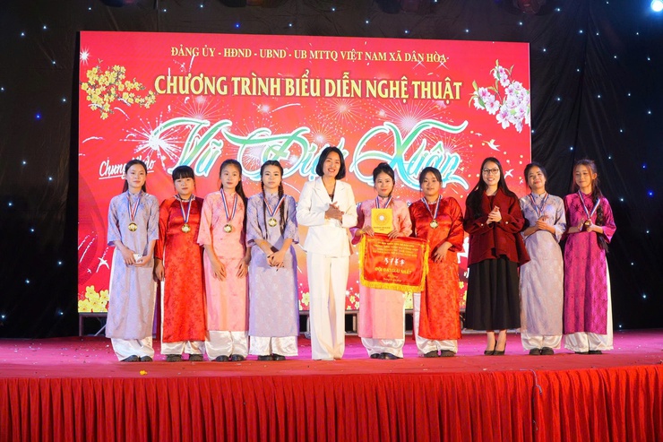 CHUNG KHẢO “VŨ ĐIỆU XUÂN” XÃ DÂN HÒA MỞ RỘNG NĂM 2026 – SÔI ĐỘNG, RỰC RỠ VÀ ĐẦY Ý NGHĨA- Ảnh 14.