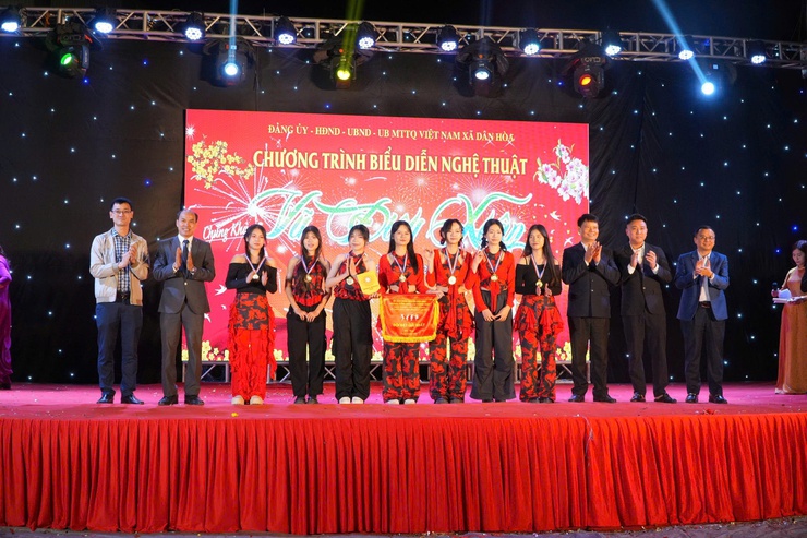 CHUNG KHẢO “VŨ ĐIỆU XUÂN” XÃ DÂN HÒA MỞ RỘNG NĂM 2026 – SÔI ĐỘNG, RỰC RỠ VÀ ĐẦY Ý NGHĨA- Ảnh 13.