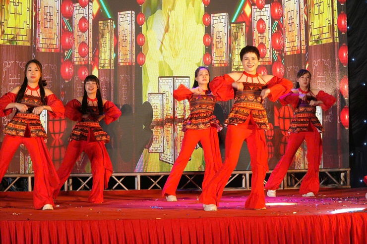 CHUNG KHẢO “VŨ ĐIỆU XUÂN” XÃ DÂN HÒA MỞ RỘNG NĂM 2026 – SÔI ĐỘNG, RỰC RỠ VÀ ĐẦY Ý NGHĨA- Ảnh 7.