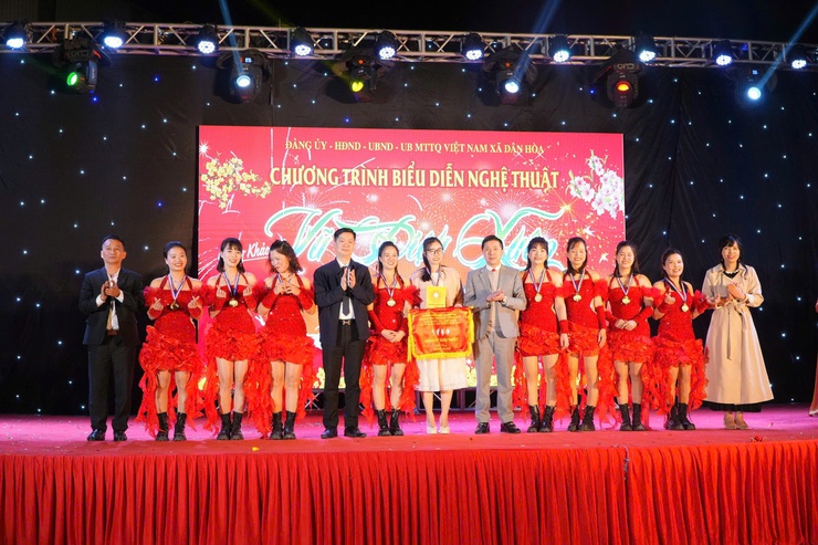 CHUNG KHẢO “VŨ ĐIỆU XUÂN” XÃ DÂN HÒA MỞ RỘNG NĂM 2026 – SÔI ĐỘNG, RỰC RỠ VÀ ĐẦY Ý NGHĨA- Ảnh 11.