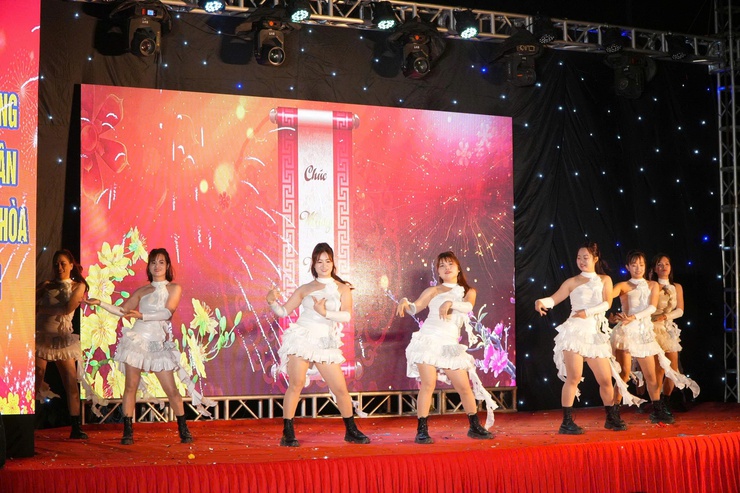 CHUNG KHẢO “VŨ ĐIỆU XUÂN” XÃ DÂN HÒA MỞ RỘNG NĂM 2026 – SÔI ĐỘNG, RỰC RỠ VÀ ĐẦY Ý NGHĨA- Ảnh 9.